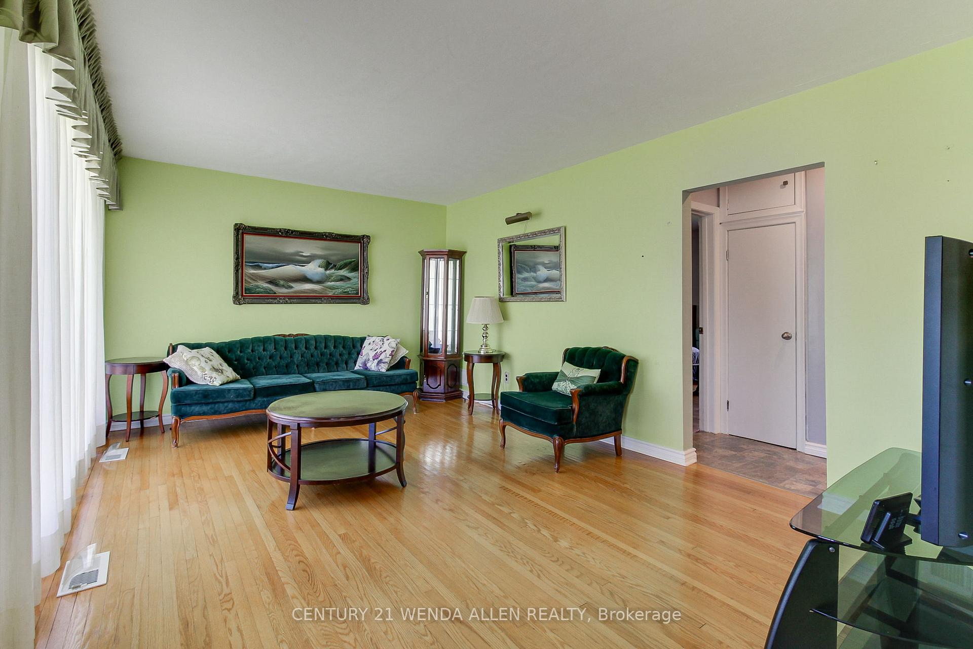 Photo 7 of 591 Adelaide Street W, Oshawa, McLaughlin — HOMEH