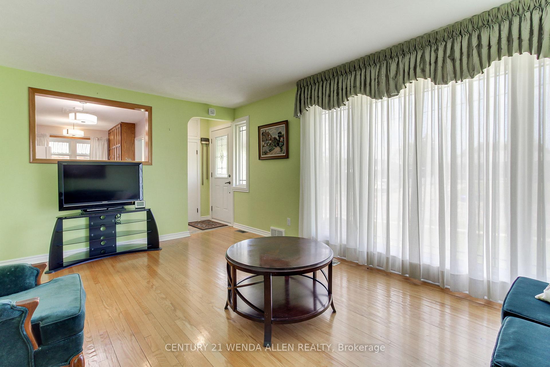 Photo 11 of 591 Adelaide Street W, Oshawa, McLaughlin — HOMEH