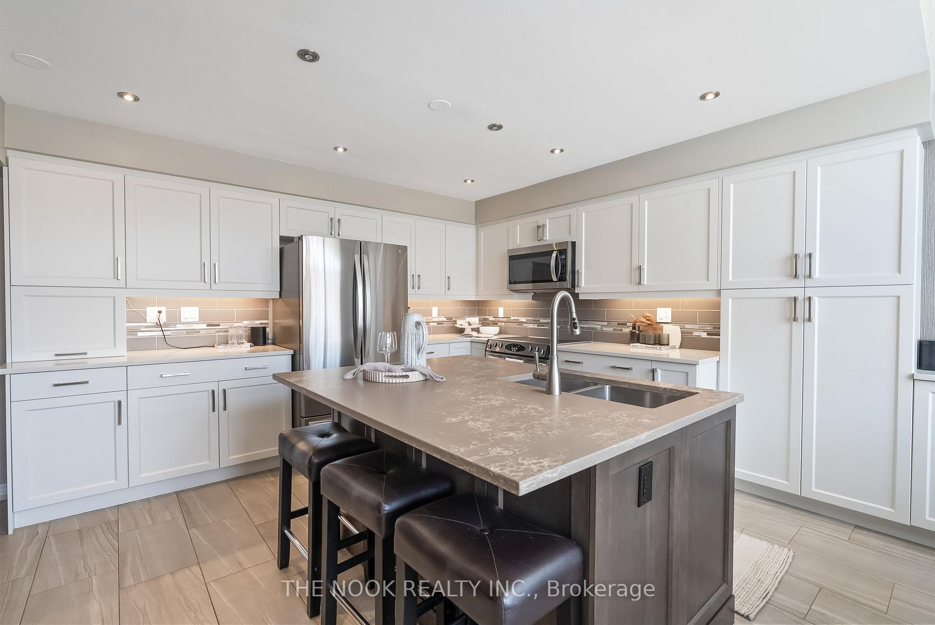 Photo 11 of 150 Toscana Drive, Whitby, Taunton North — HOMEH