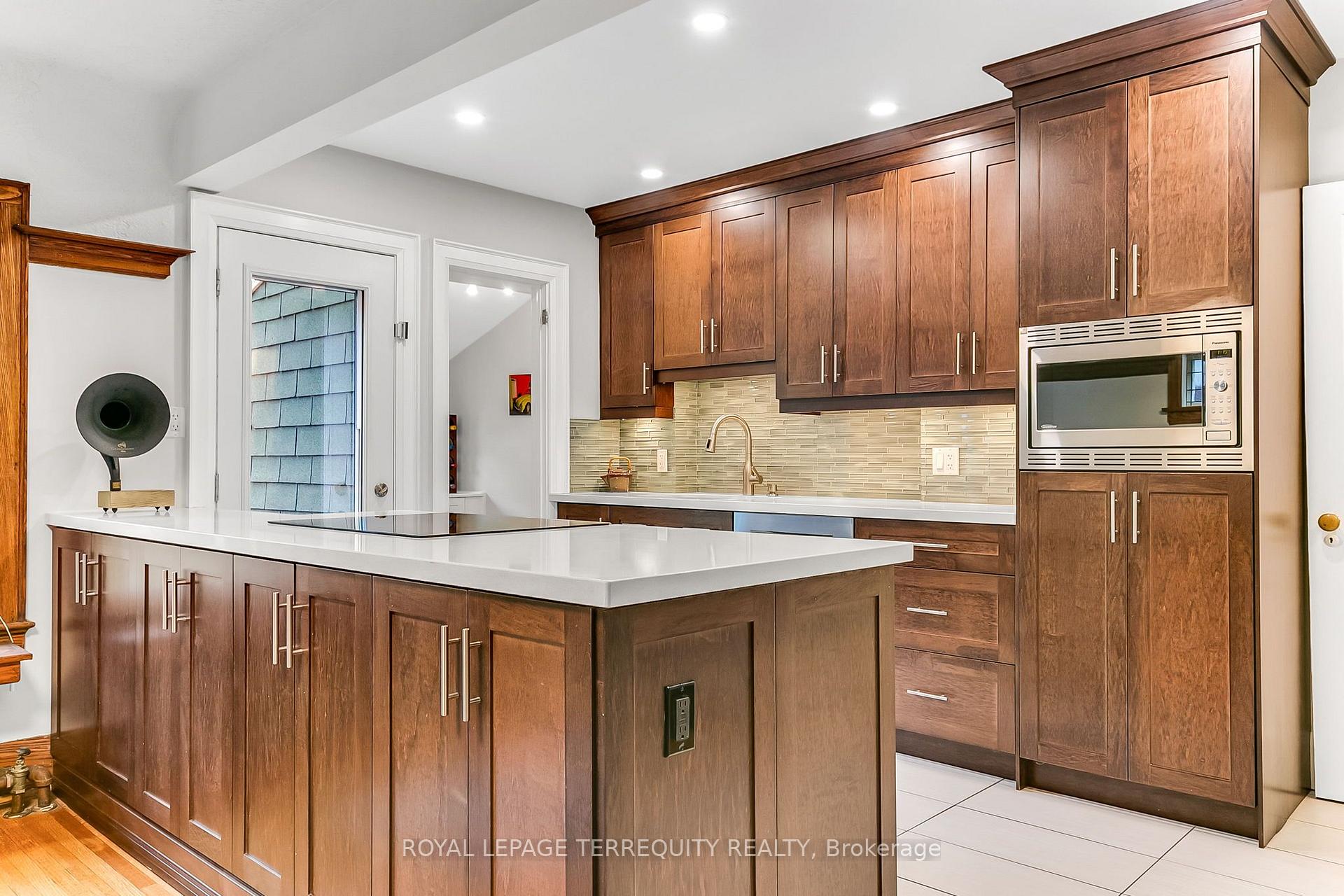 Photo 8 of 153 Linsmore Crescent, Toronto, Danforth Village-East York — HOMEH