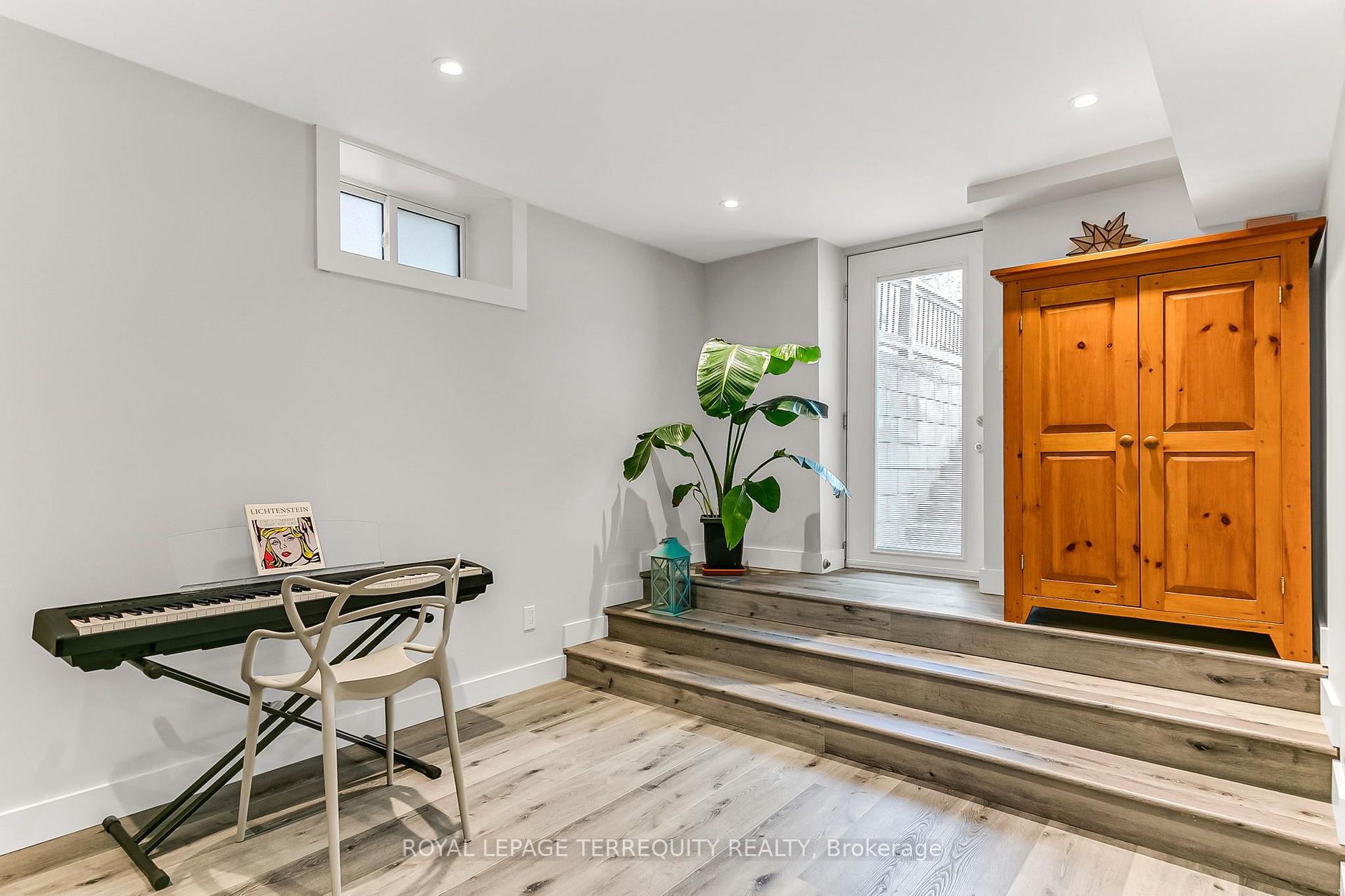 Photo 25 of 153 Linsmore Crescent, Toronto, Danforth Village-East York — HOMEH