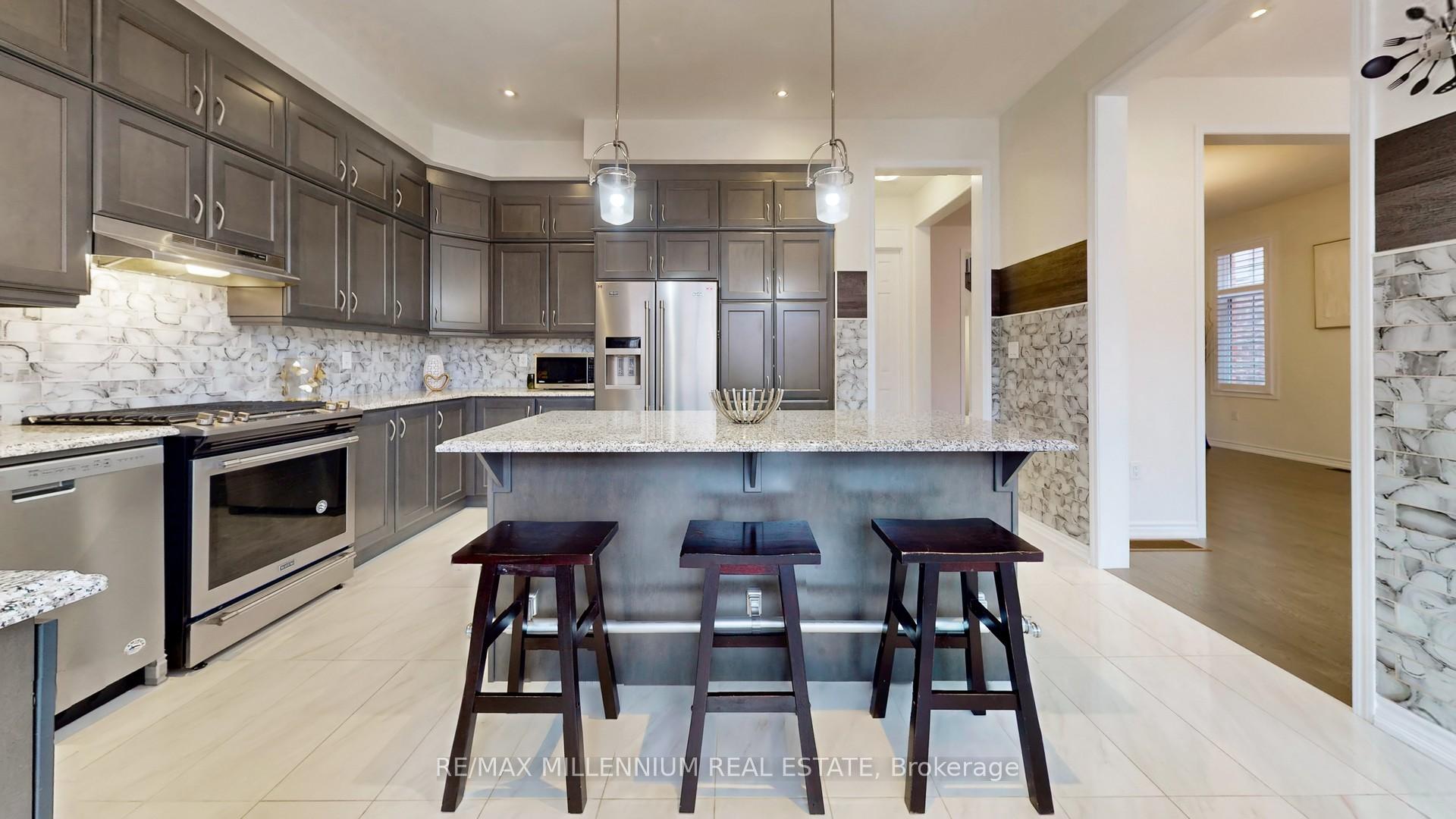 Photo 33 of 139 Pierre Berton Boulevard, Vaughan, Kleinburg — HOMEH
