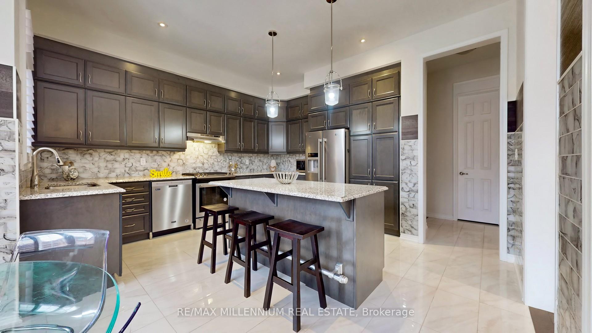 Photo 7 of 139 Pierre Berton Boulevard, Vaughan, Kleinburg — HOMEH