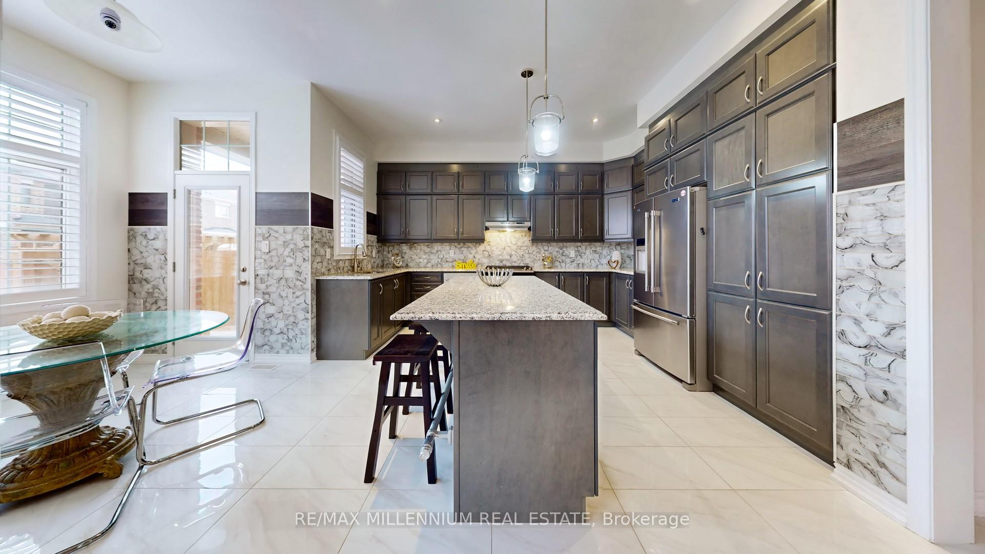Photo 15 of 139 Pierre Berton Boulevard, Vaughan, Kleinburg — HOMEH