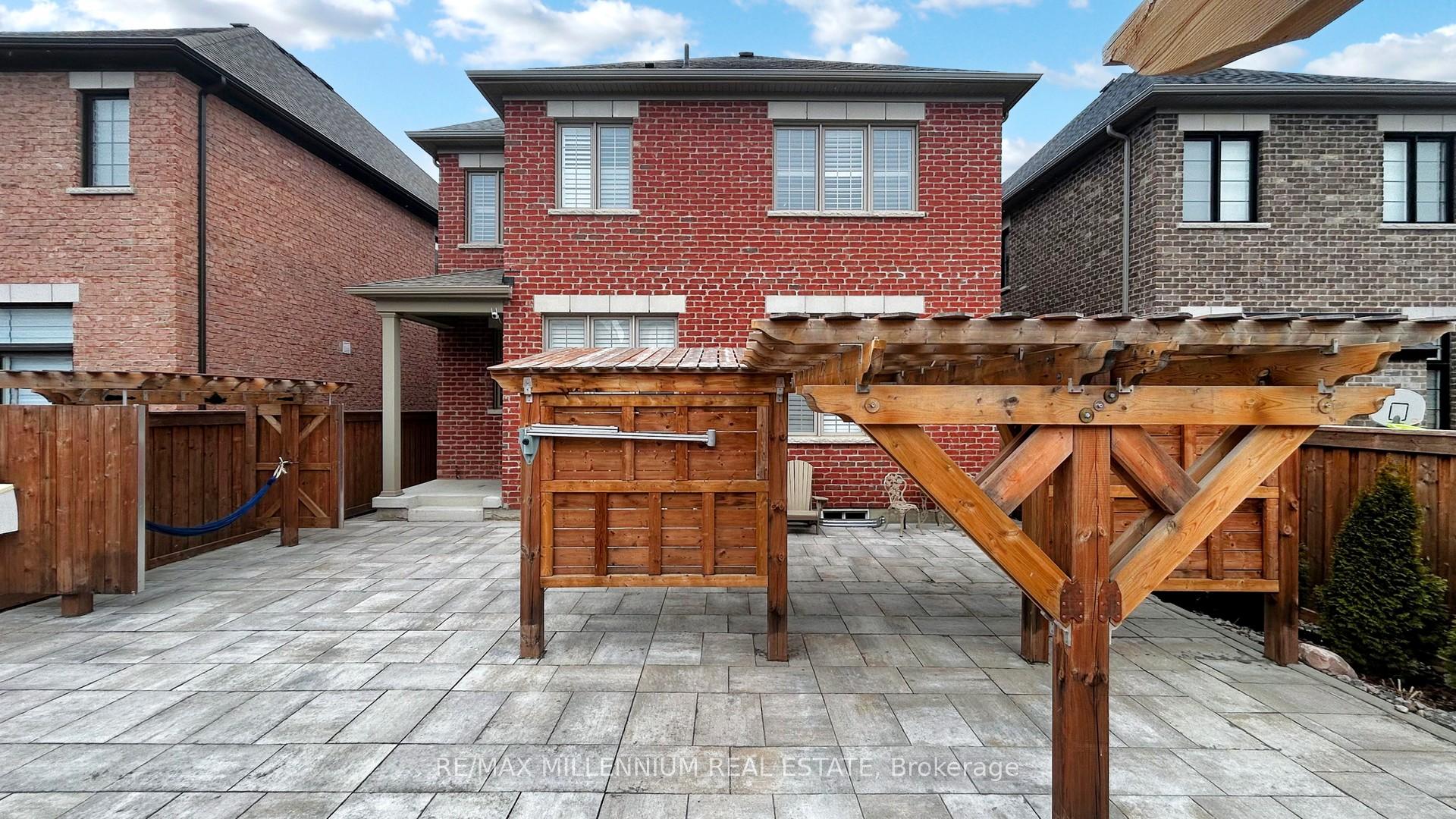 Photo 31 of 139 Pierre Berton Boulevard, Vaughan, Kleinburg — HOMEH