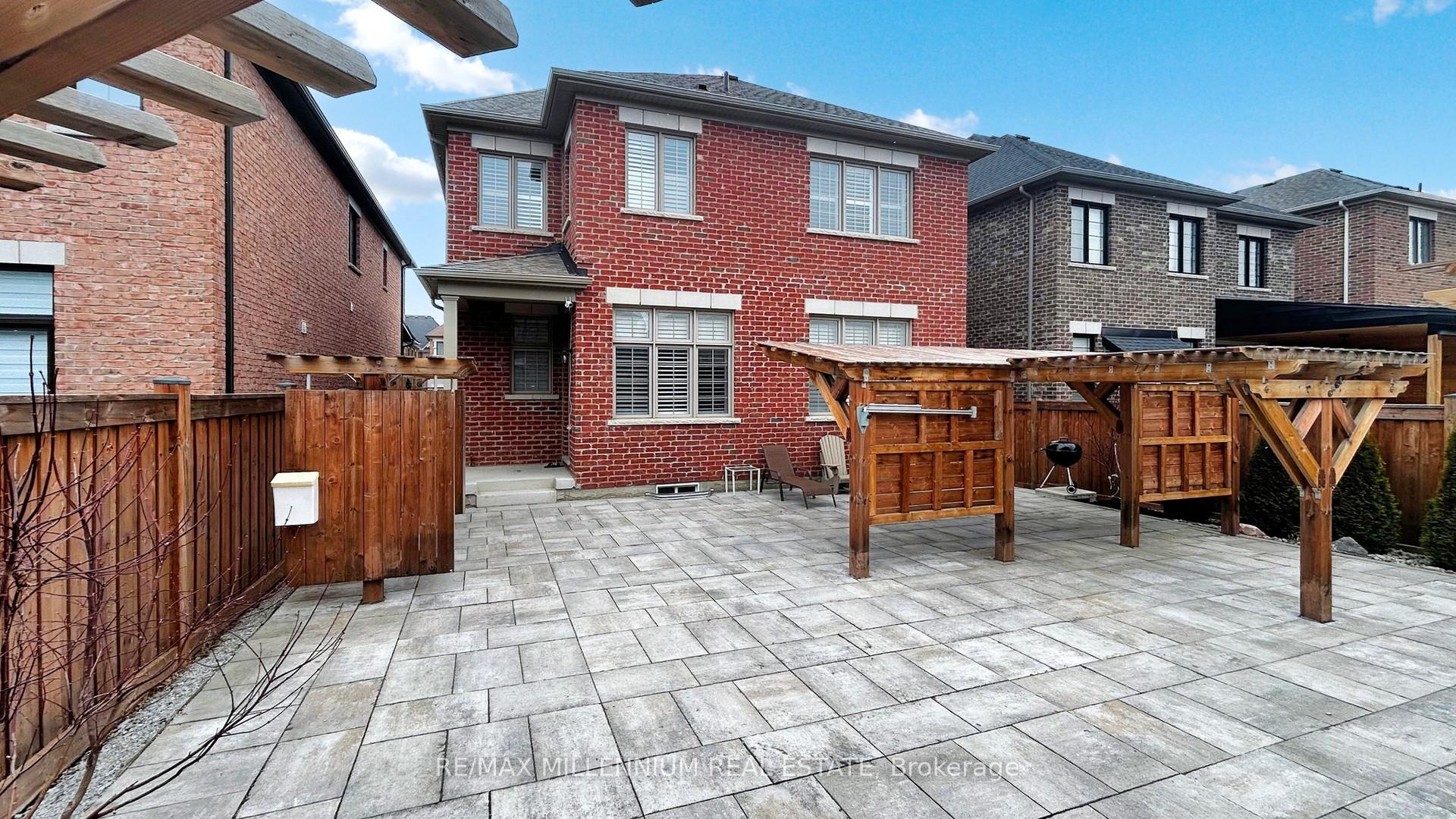 Photo 30 of 139 Pierre Berton Boulevard, Vaughan, Kleinburg — HOMEH