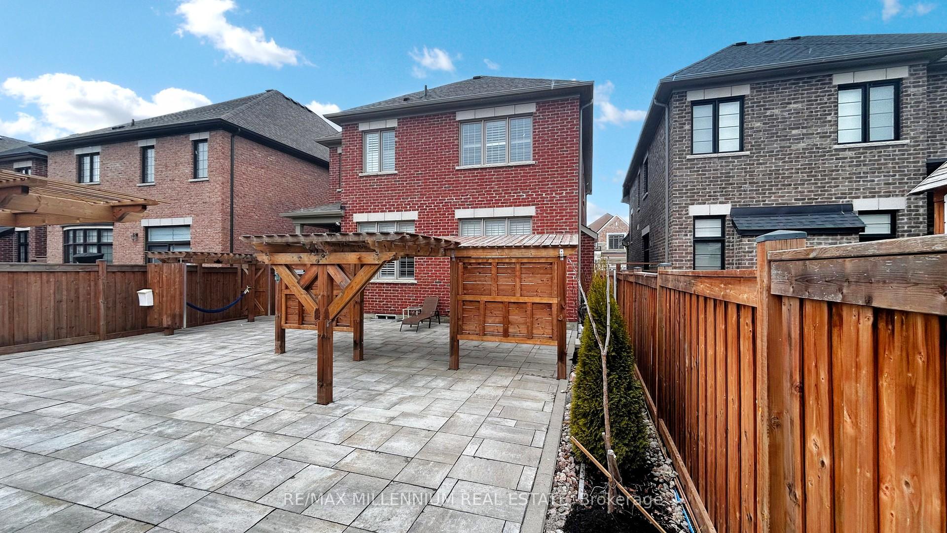 Photo 11 of 139 Pierre Berton Boulevard, Vaughan, Kleinburg — HOMEH