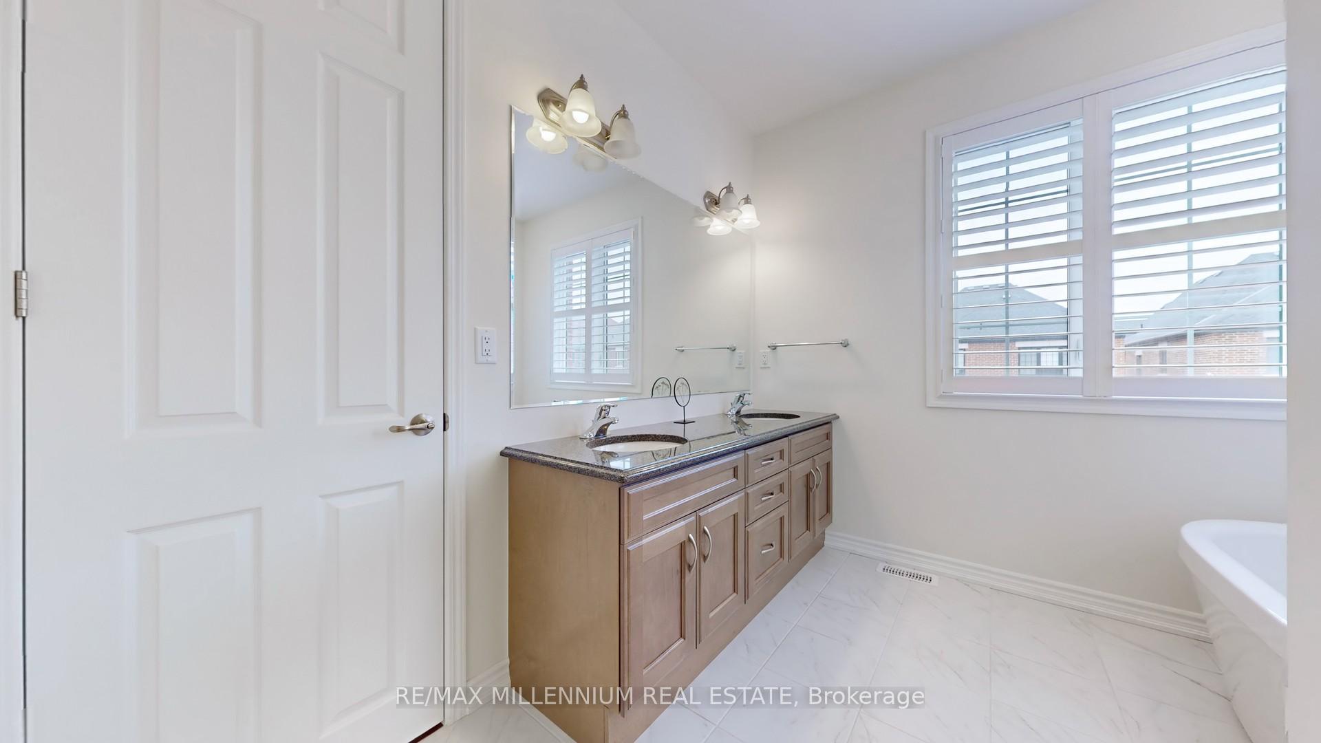 Photo 29 of 139 Pierre Berton Boulevard, Vaughan, Kleinburg — HOMEH