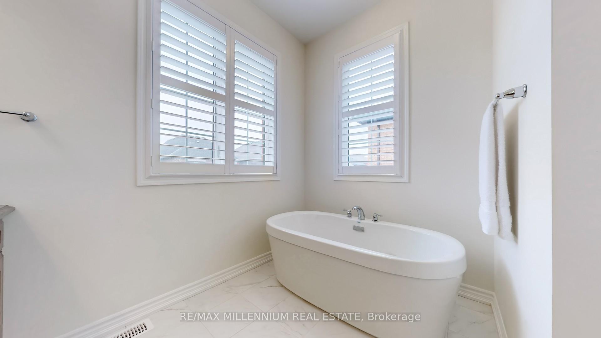Photo 32 of 139 Pierre Berton Boulevard, Vaughan, Kleinburg — HOMEH