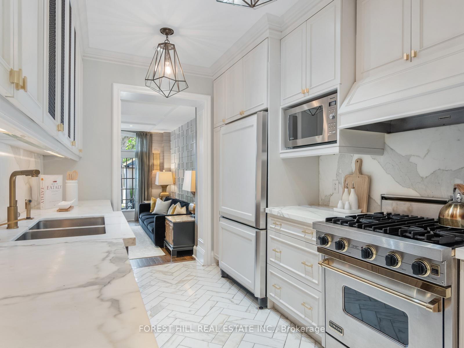 Photo 6 of 204 Glen Cedar Road, Toronto, Humewood-Cedarvale — HOMEH