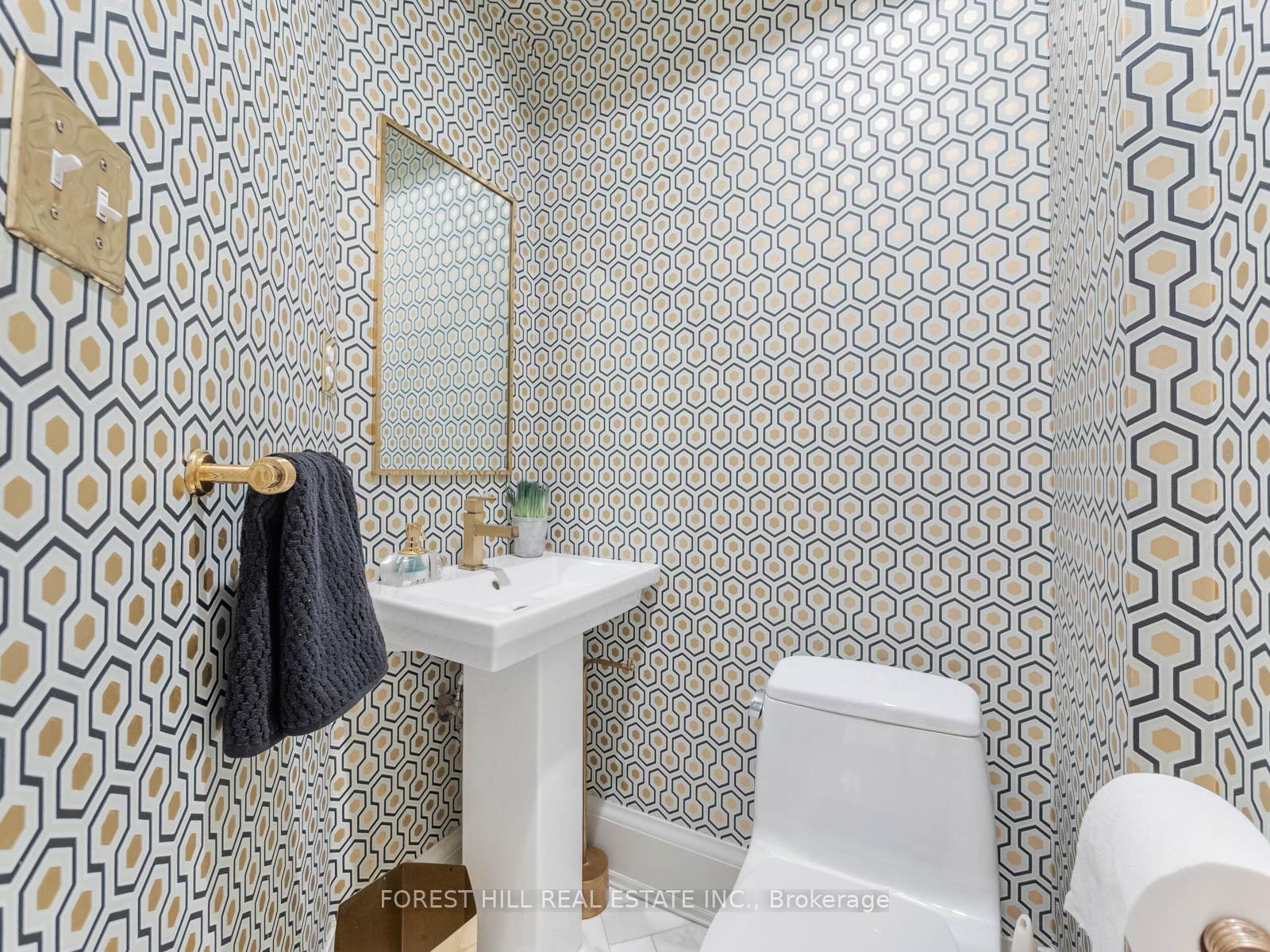 Photo 24 of 204 Glen Cedar Road, Toronto, Humewood-Cedarvale — HOMEH