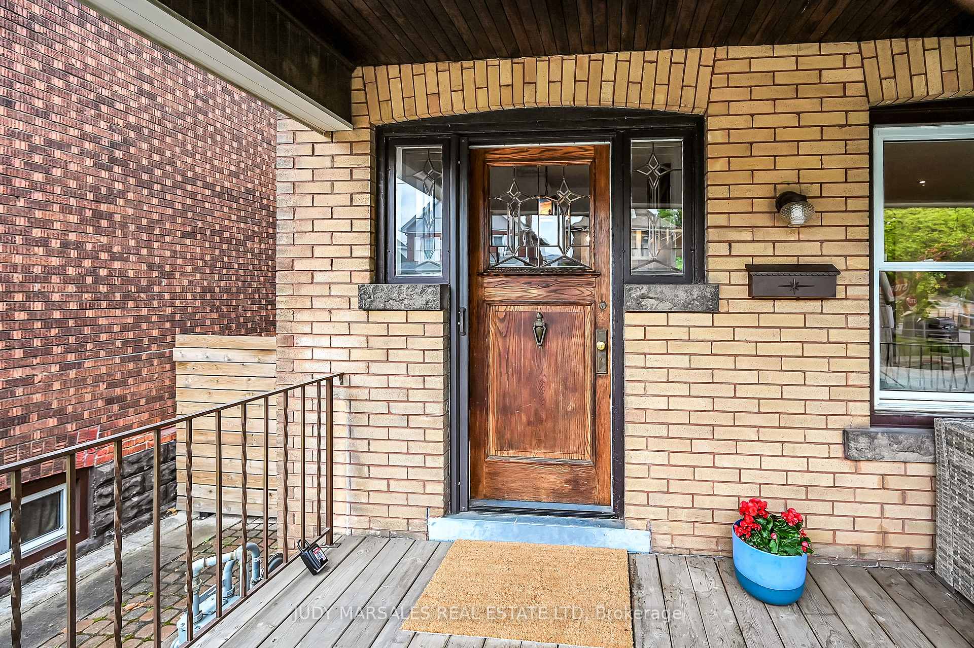 Photo 3 of 62 Kensington Avenue N, Hamilton, Crown Point — HOMEH
