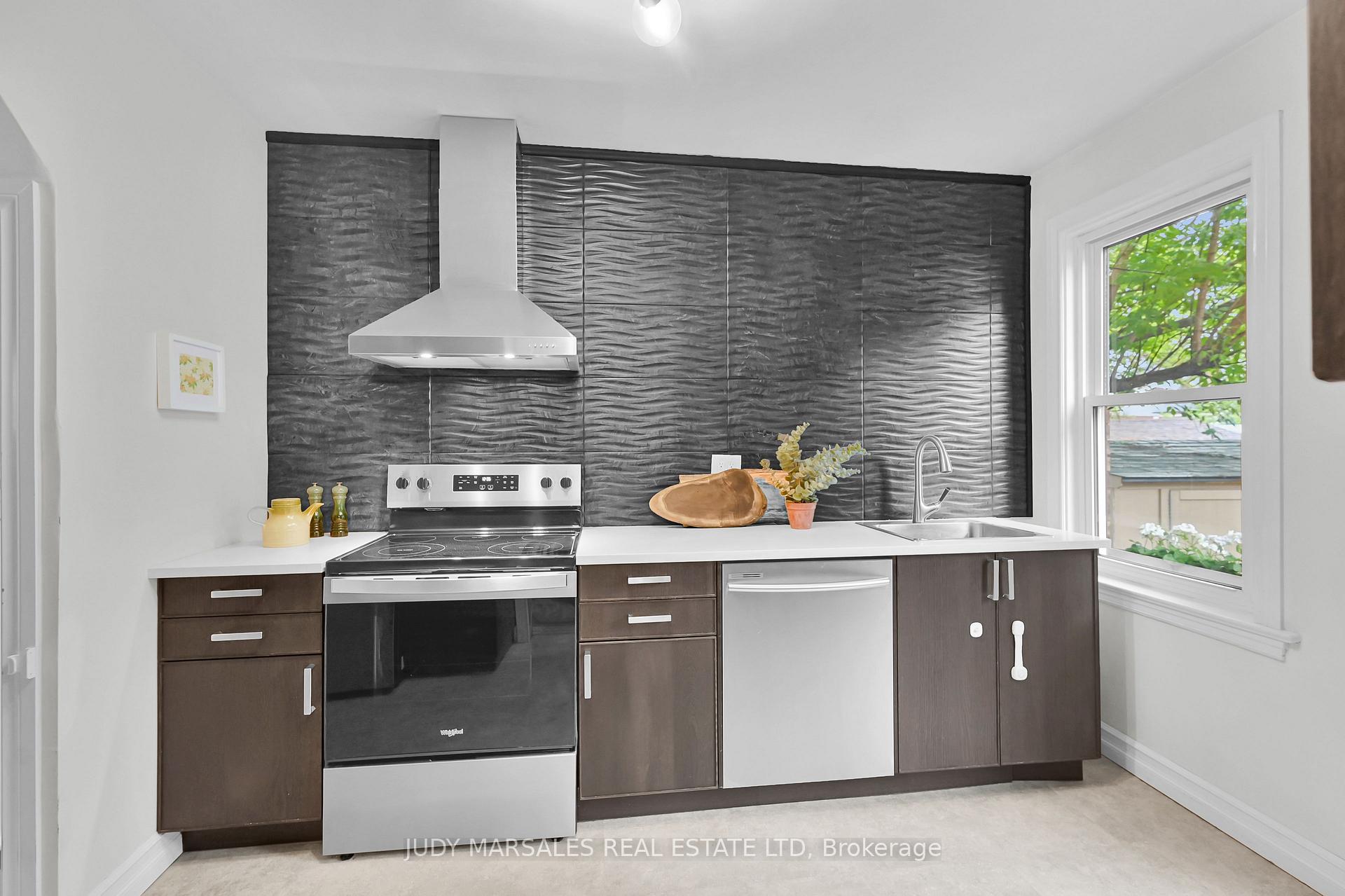 Photo 25 of 62 Kensington Avenue N, Hamilton, Crown Point — HOMEH