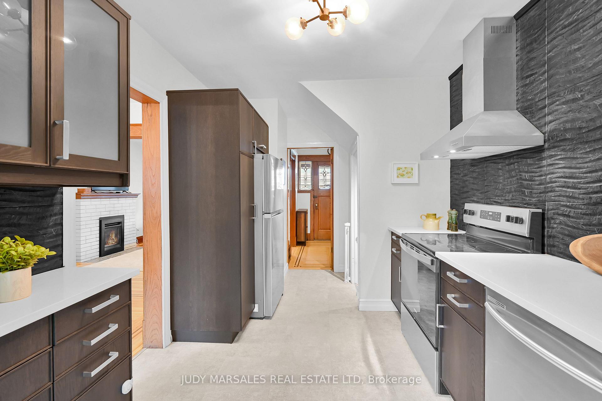 Photo 33 of 62 Kensington Avenue N, Hamilton, Crown Point — HOMEH