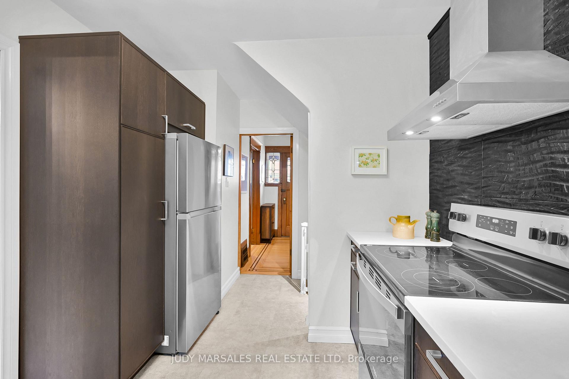 Photo 7 of 62 Kensington Avenue N, Hamilton, Crown Point — HOMEH