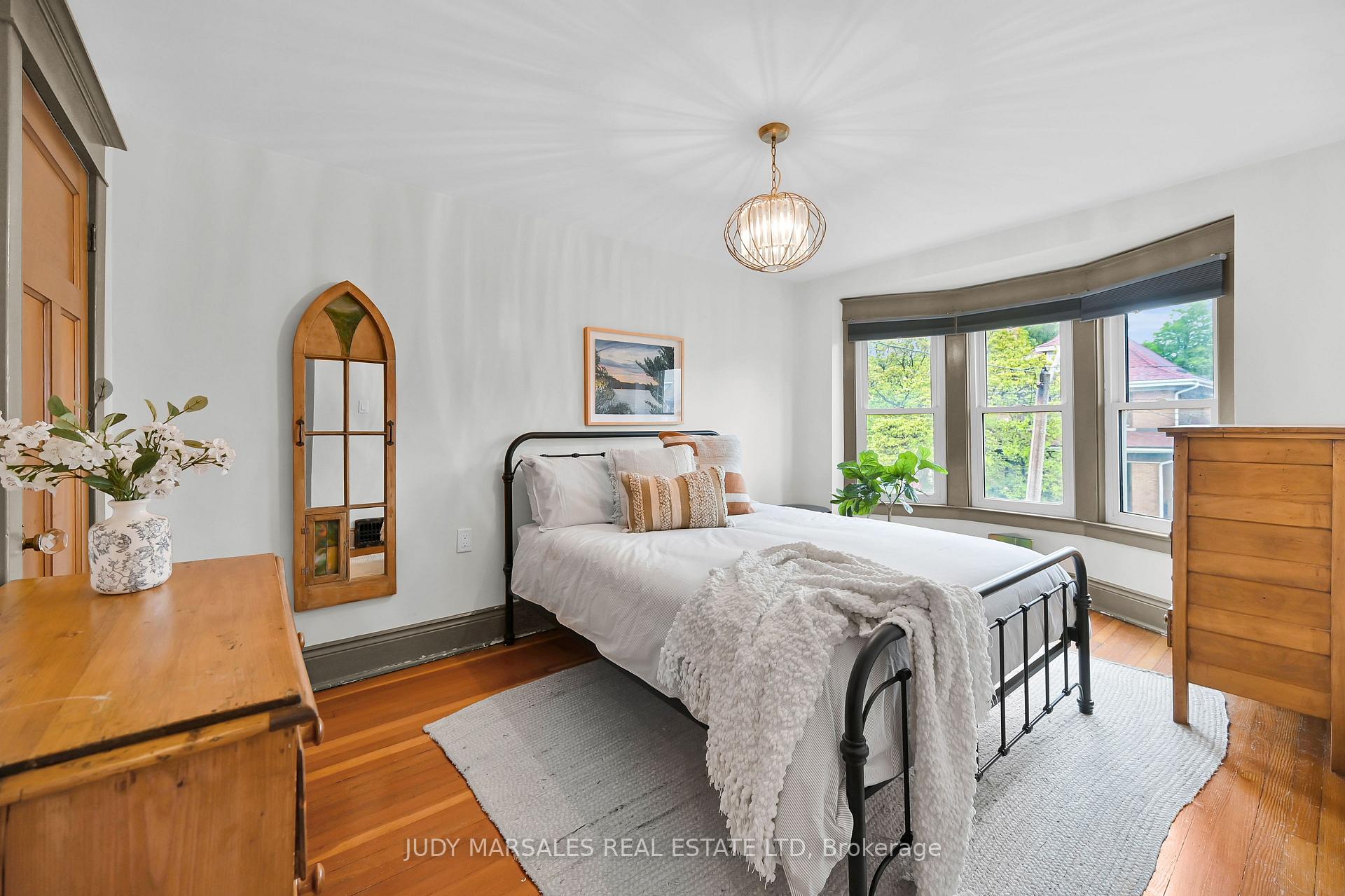 Photo 8 of 62 Kensington Avenue N, Hamilton, Crown Point — HOMEH