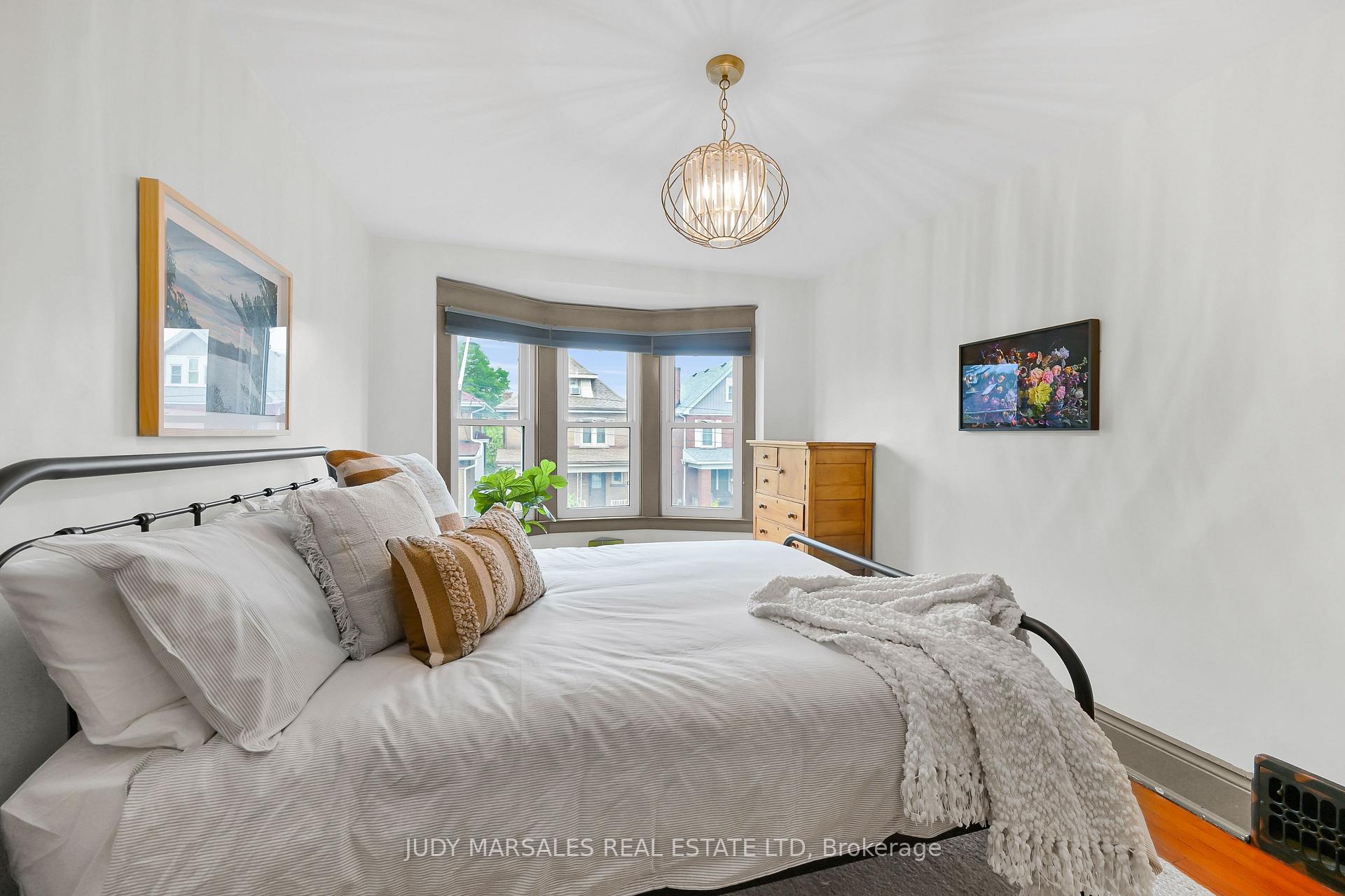 Photo 9 of 62 Kensington Avenue N, Hamilton, Crown Point — HOMEH