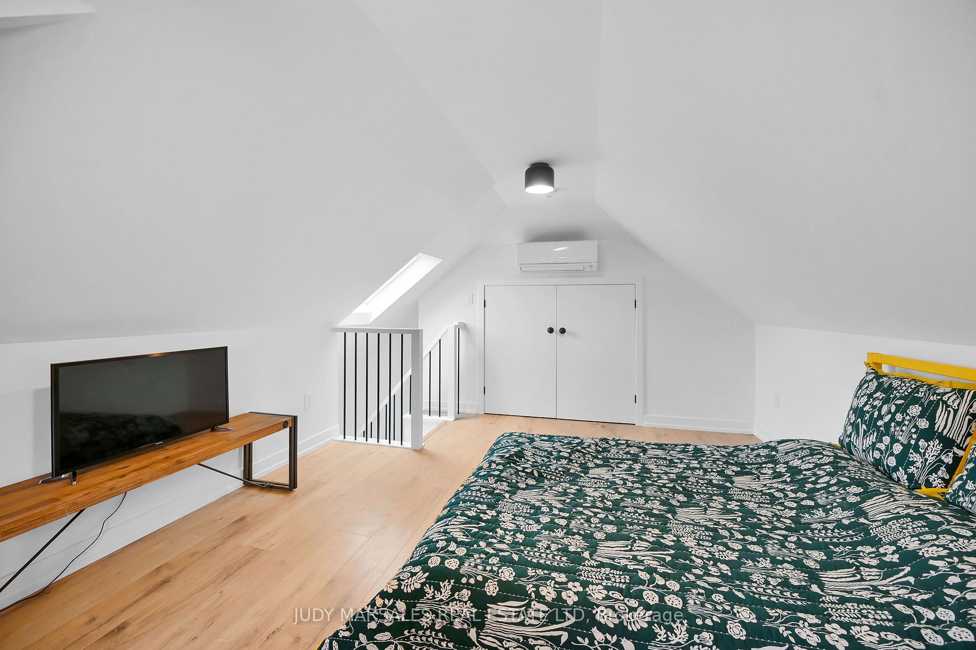 Photo 32 of 62 Kensington Avenue N, Hamilton, Crown Point — HOMEH