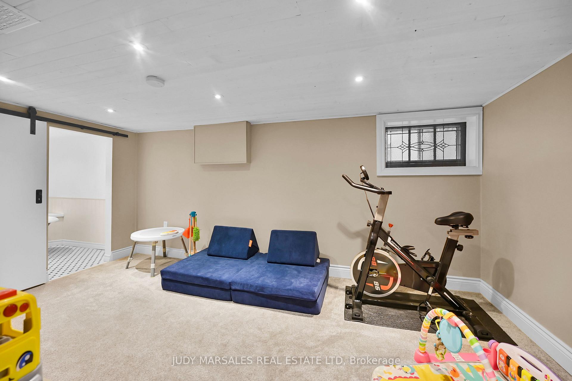 Photo 37 of 62 Kensington Avenue N, Hamilton, Crown Point — HOMEH