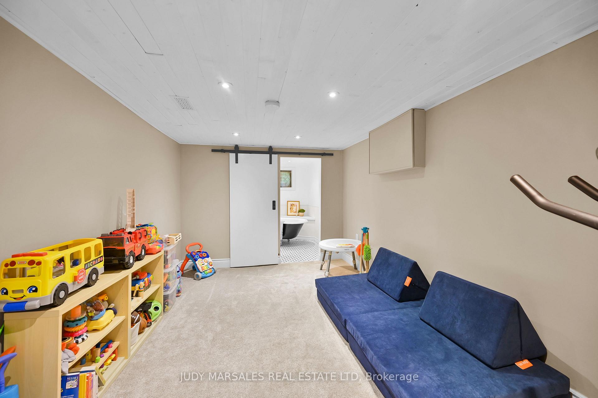 Photo 19 of 62 Kensington Avenue N, Hamilton, Crown Point — HOMEH