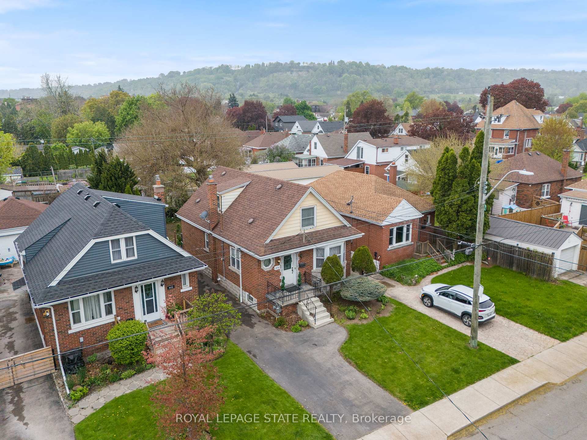 Photo 1 of 1450 Monterey Avenue, Hamilton, Bartonville — HOMEH