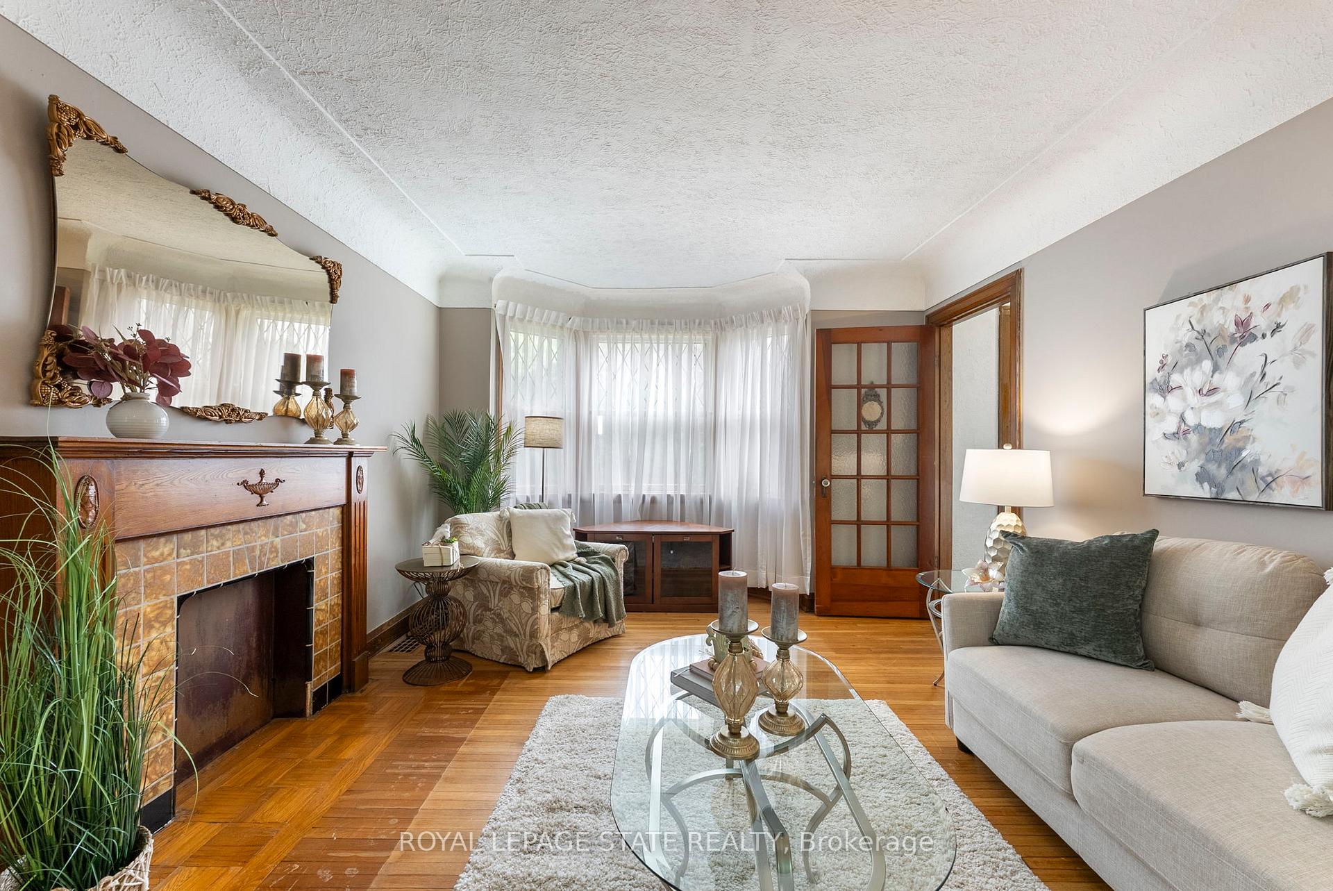 Photo 2 of 1450 Monterey Avenue, Hamilton, Bartonville — HOMEH