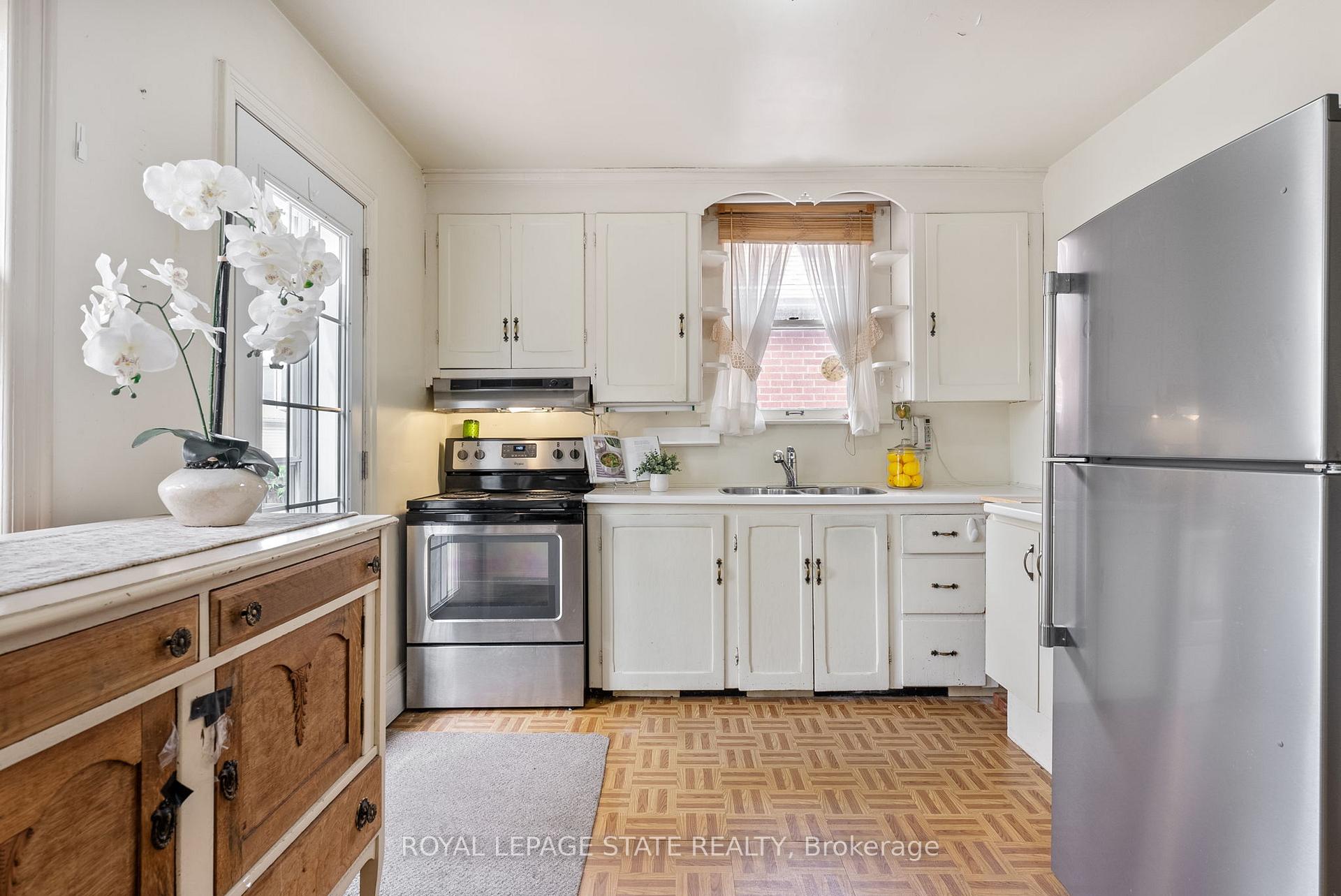 Photo 3 of 1450 Monterey Avenue, Hamilton, Bartonville — HOMEH