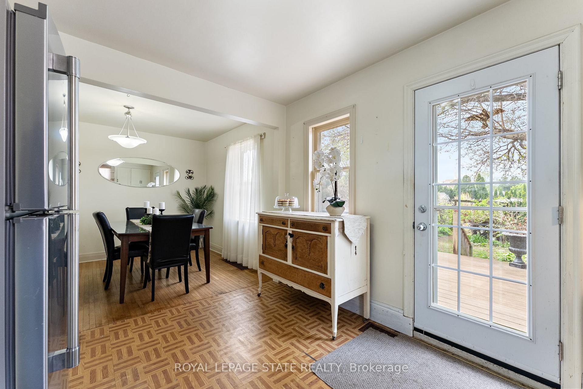 Photo 4 of 1450 Monterey Avenue, Hamilton, Bartonville — HOMEH