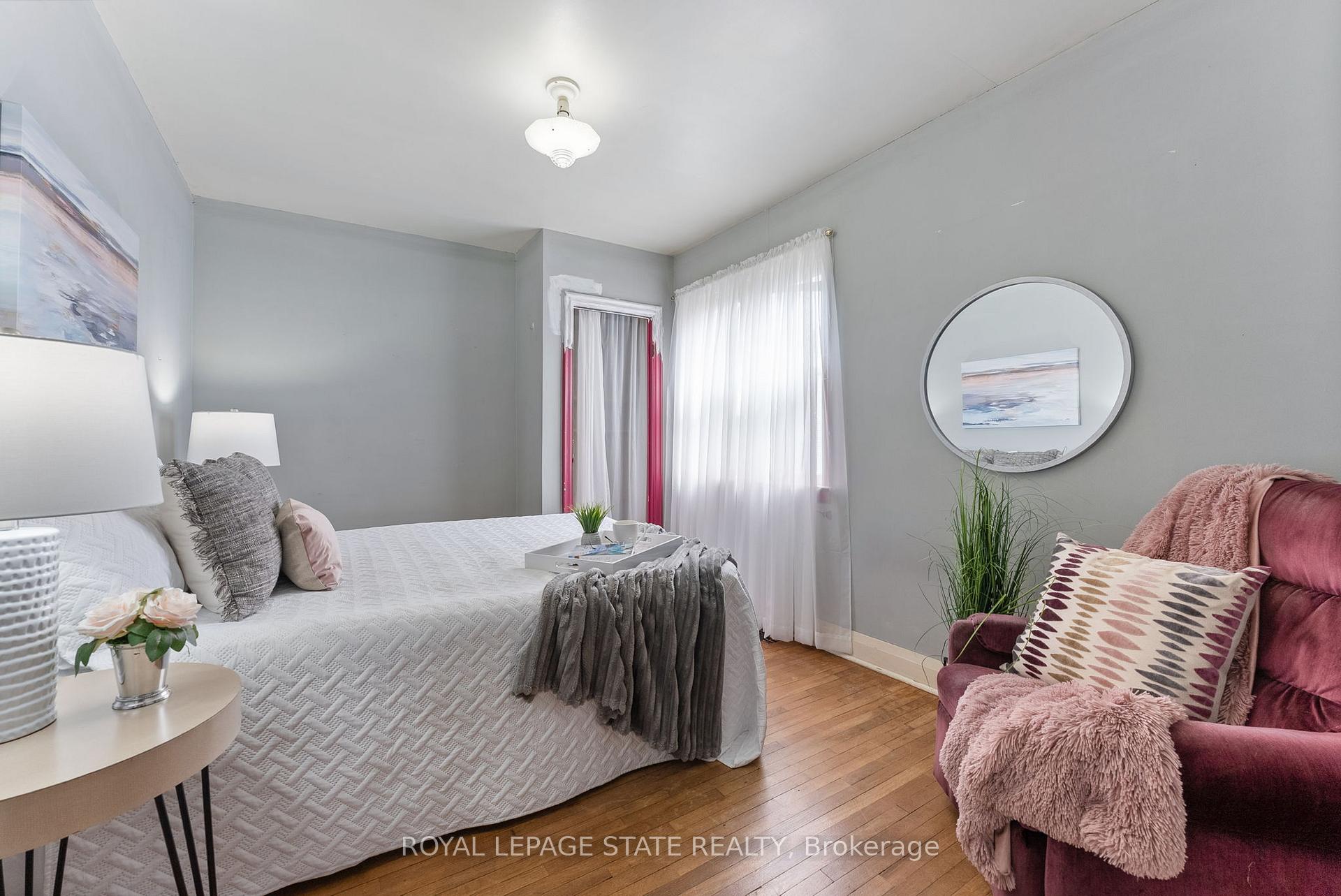 Photo 10 of 1450 Monterey Avenue, Hamilton, Bartonville — HOMEH