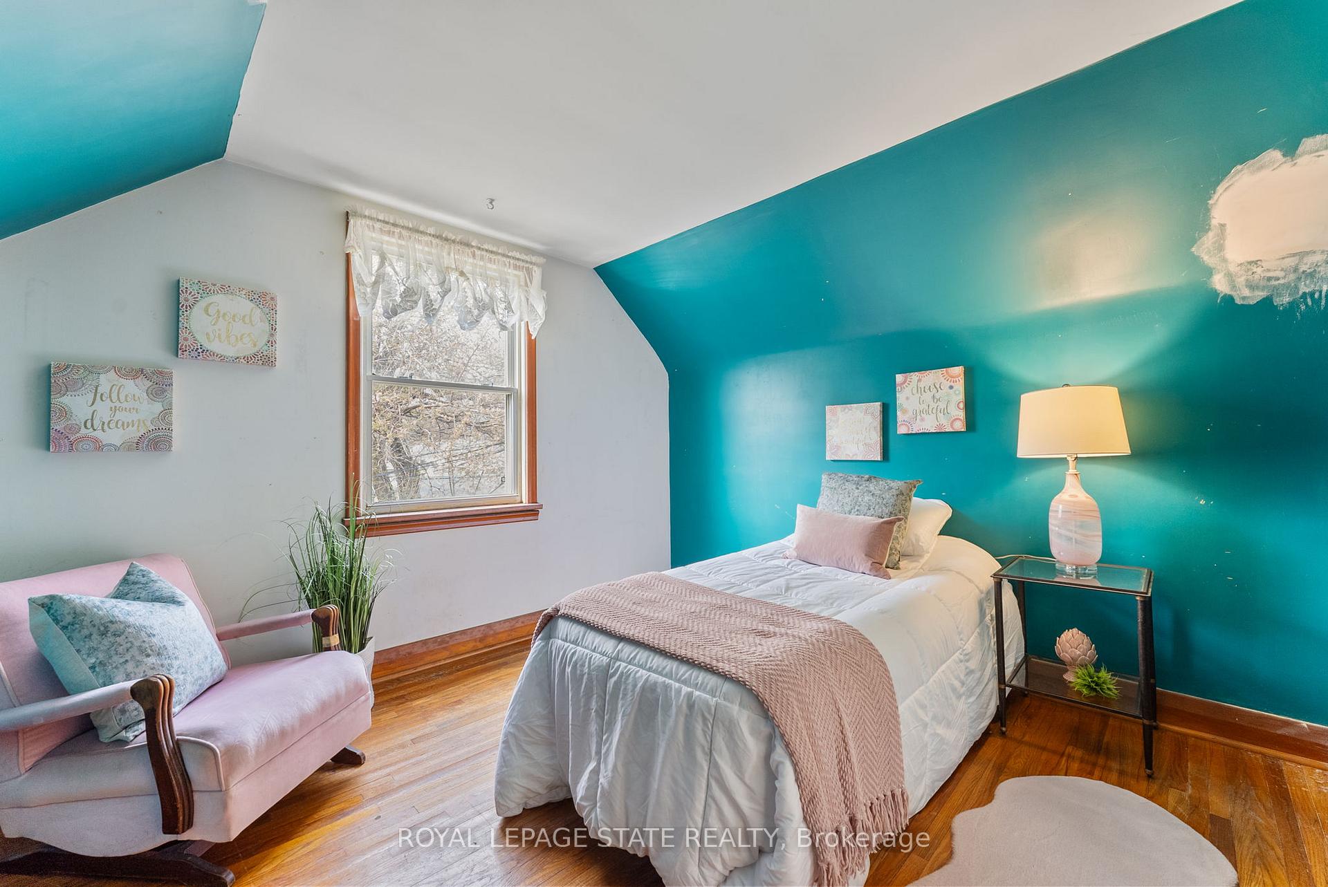 Photo 11 of 1450 Monterey Avenue, Hamilton, Bartonville — HOMEH