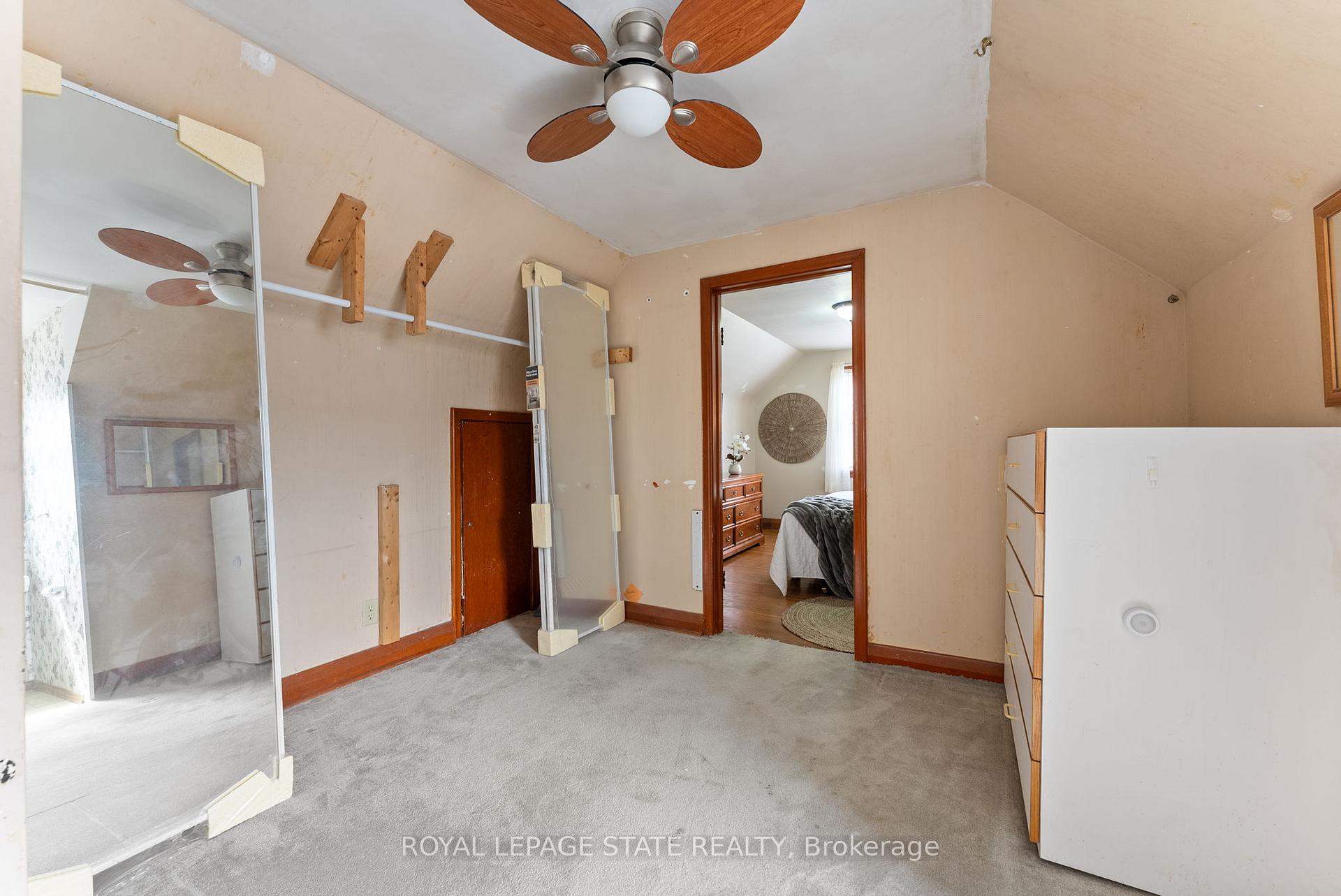 Photo 9 of 1450 Monterey Avenue, Hamilton, Bartonville — HOMEH