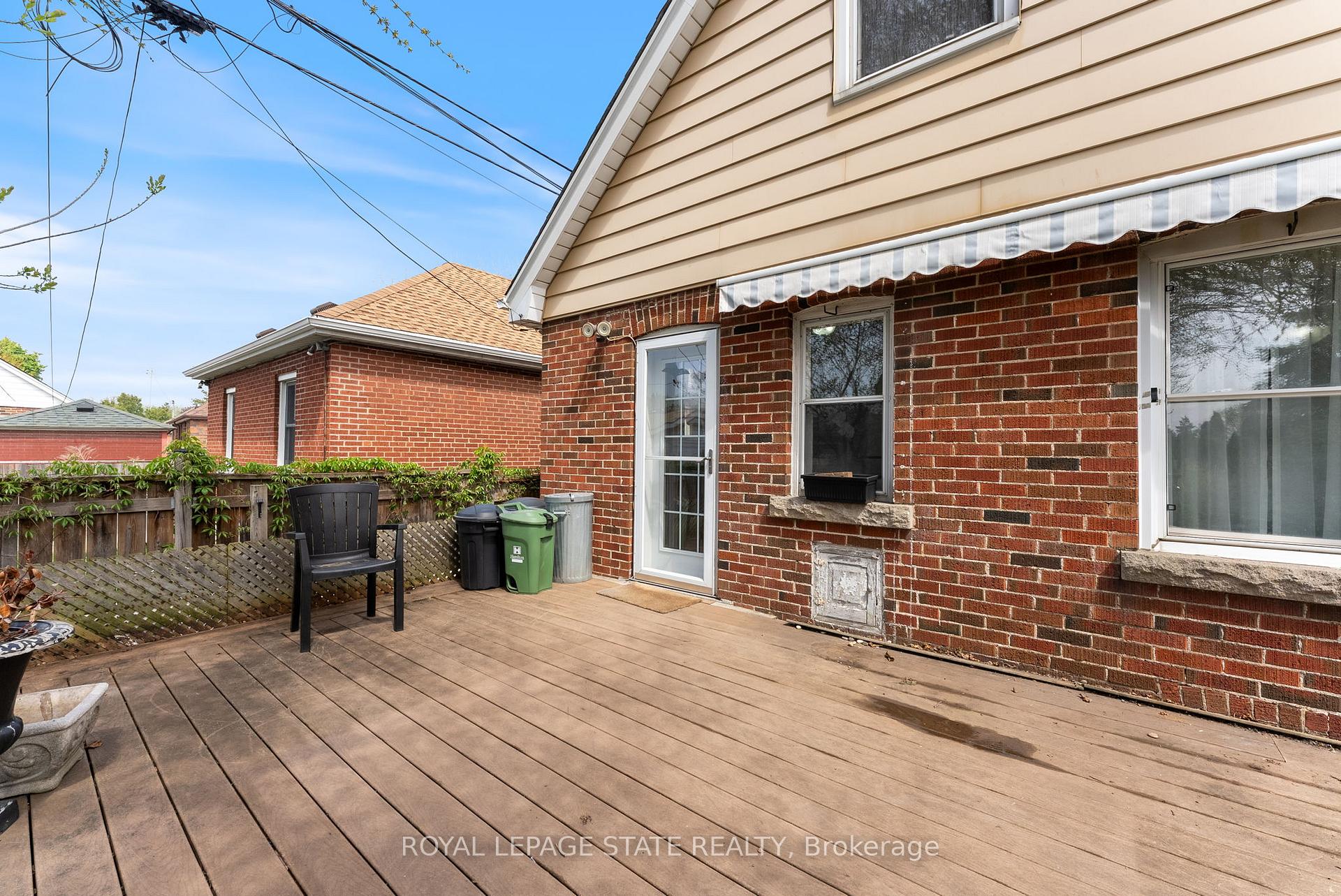 Photo 16 of 1450 Monterey Avenue, Hamilton, Bartonville — HOMEH