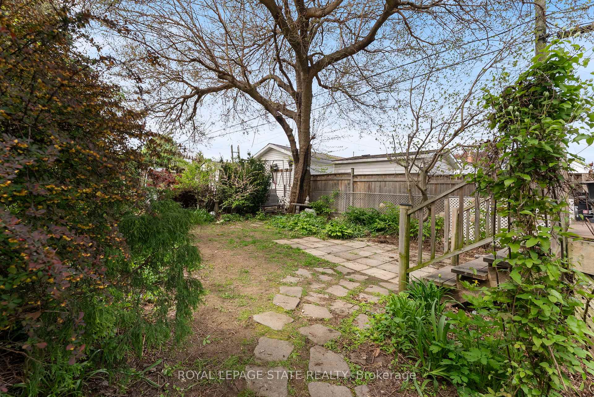 Photo 21 of 1450 Monterey Avenue, Hamilton, Bartonville — HOMEH