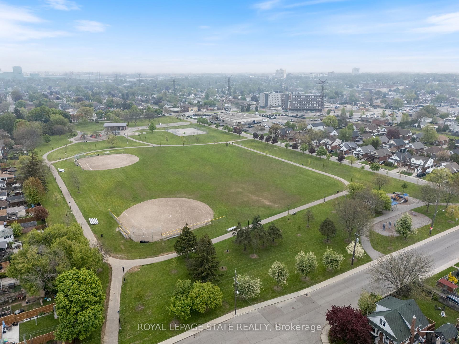 Photo 15 of 1450 Monterey Avenue, Hamilton, Bartonville — HOMEH