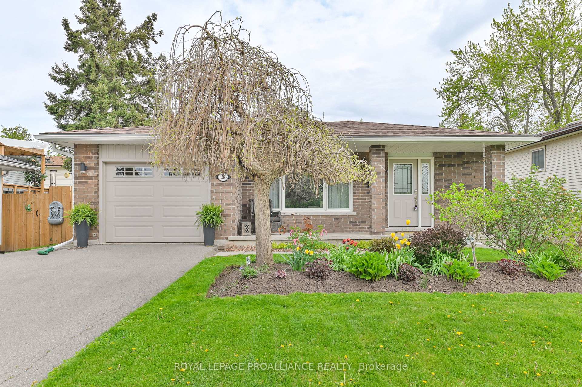 Photo 2 of 25 Cascade Boulevard, Belleville — HOMEH