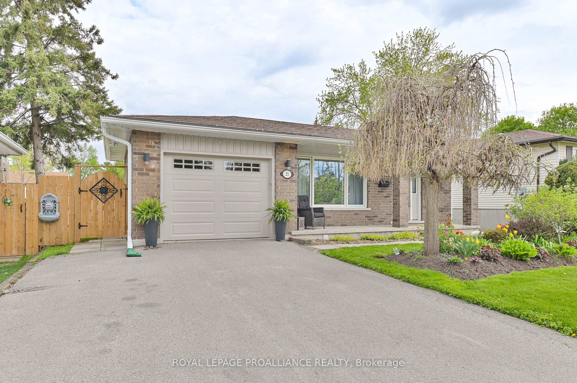 Photo 3 of 25 Cascade Boulevard, Belleville — HOMEH