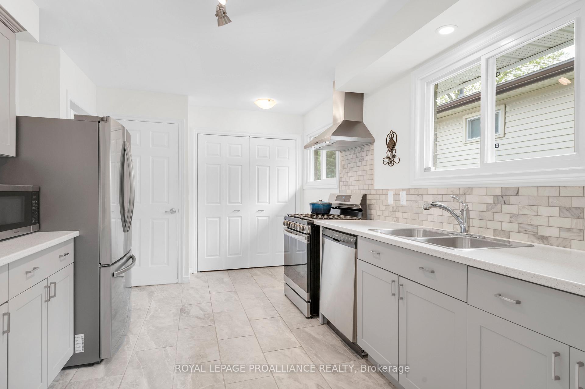 Photo 12 of 25 Cascade Boulevard, Belleville — HOMEH