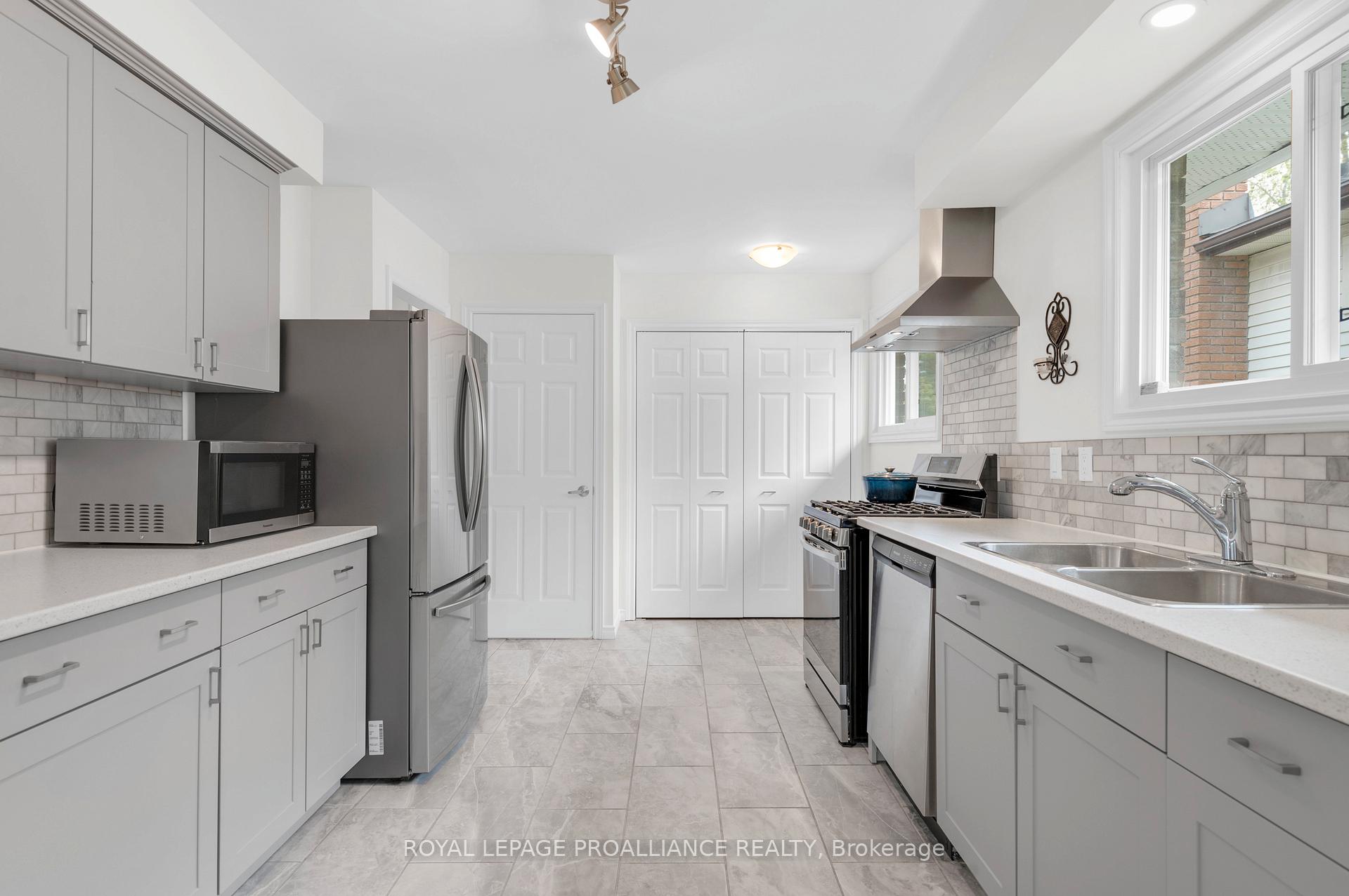 Photo 20 of 25 Cascade Boulevard, Belleville — HOMEH