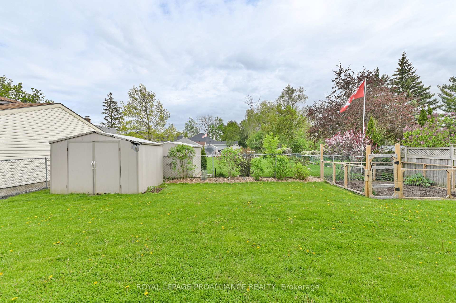 Photo 33 of 25 Cascade Boulevard, Belleville — HOMEH