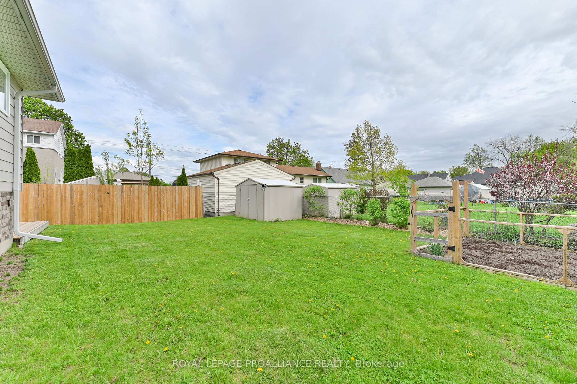Photo 40 of 25 Cascade Boulevard, Belleville — HOMEH
