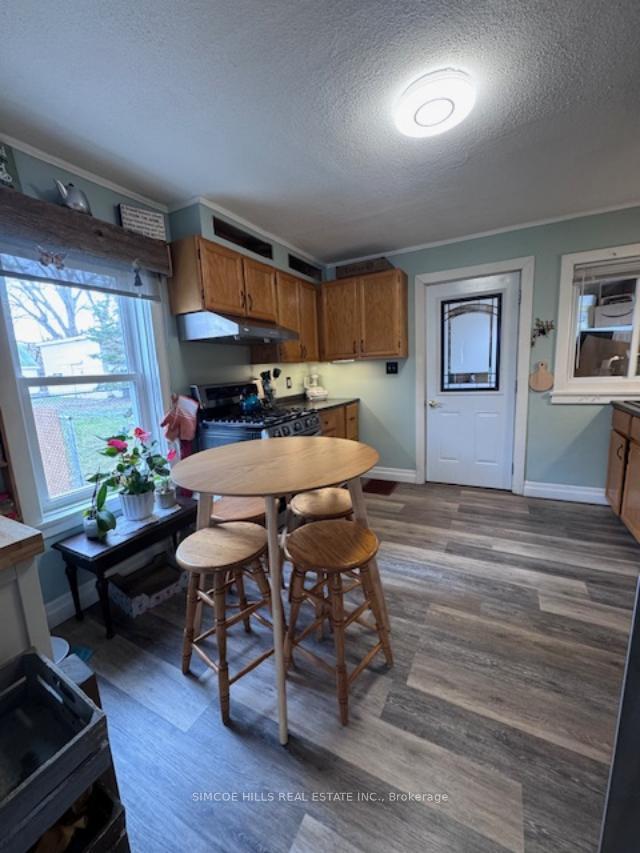 Photo 4 of 21 South Street, Orillia — HOMEH