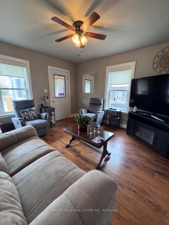 Photo 3 of 21 South Street, Orillia — HOMEH