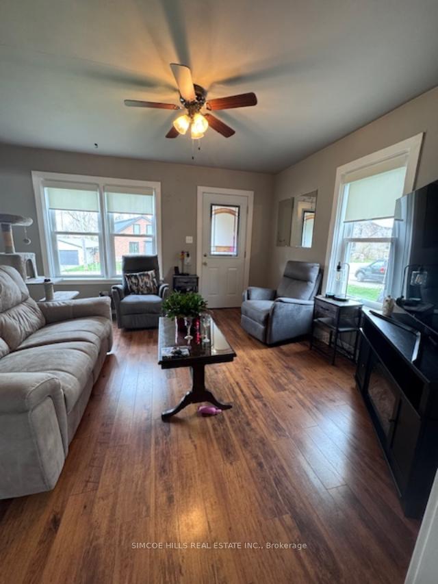 Photo 8 of 21 South Street, Orillia — HOMEH