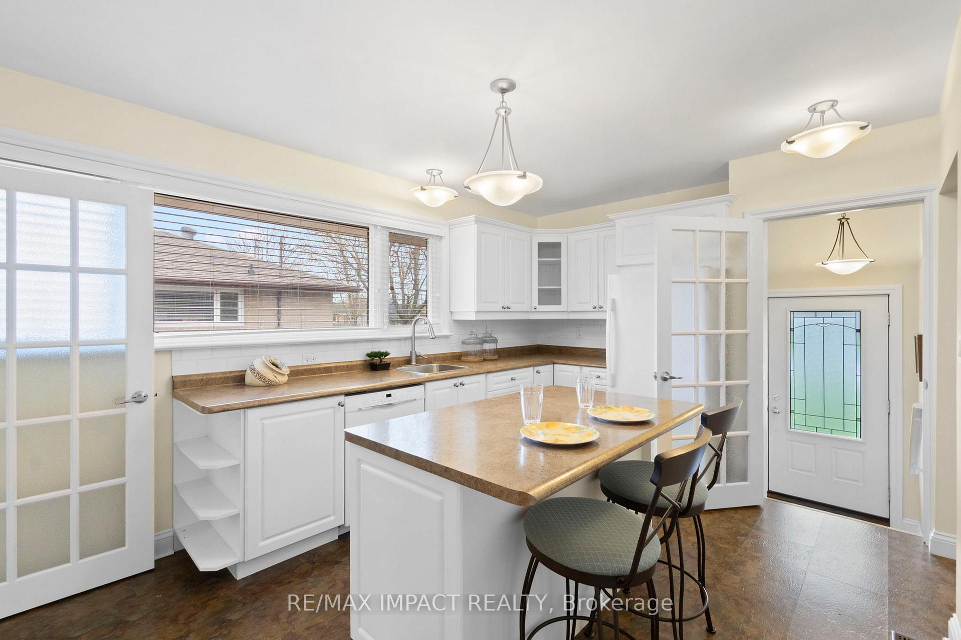 Photo 6 of 612 Ruth Street, Cobourg — HOMEH