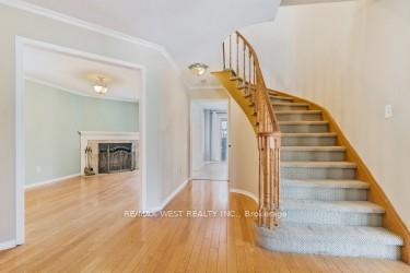 Photo 5 of 24 Neelands Street, Barrie, West Bayfield — HOMEH