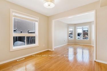 Photo 7 of 24 Neelands Street, Barrie, West Bayfield — HOMEH