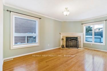 Photo 8 of 24 Neelands Street, Barrie, West Bayfield — HOMEH