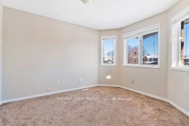 Photo 12 of 24 Neelands Street, Barrie, West Bayfield — HOMEH