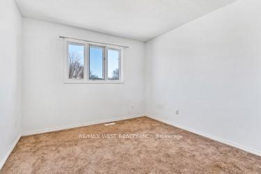 Photo 13 of 24 Neelands Street, Barrie, West Bayfield — HOMEH