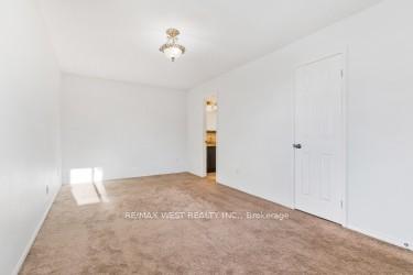 Photo 14 of 24 Neelands Street, Barrie, West Bayfield — HOMEH